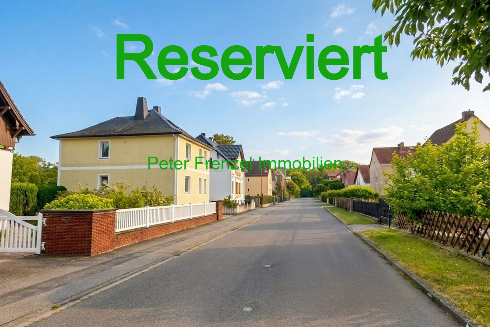 gepflegtes Einfamilienhaus mit Pool, großem Garten und 2 Garagen gepflegtes Einfamilienhaus mit Pool, großem Garten und 2 Garagen