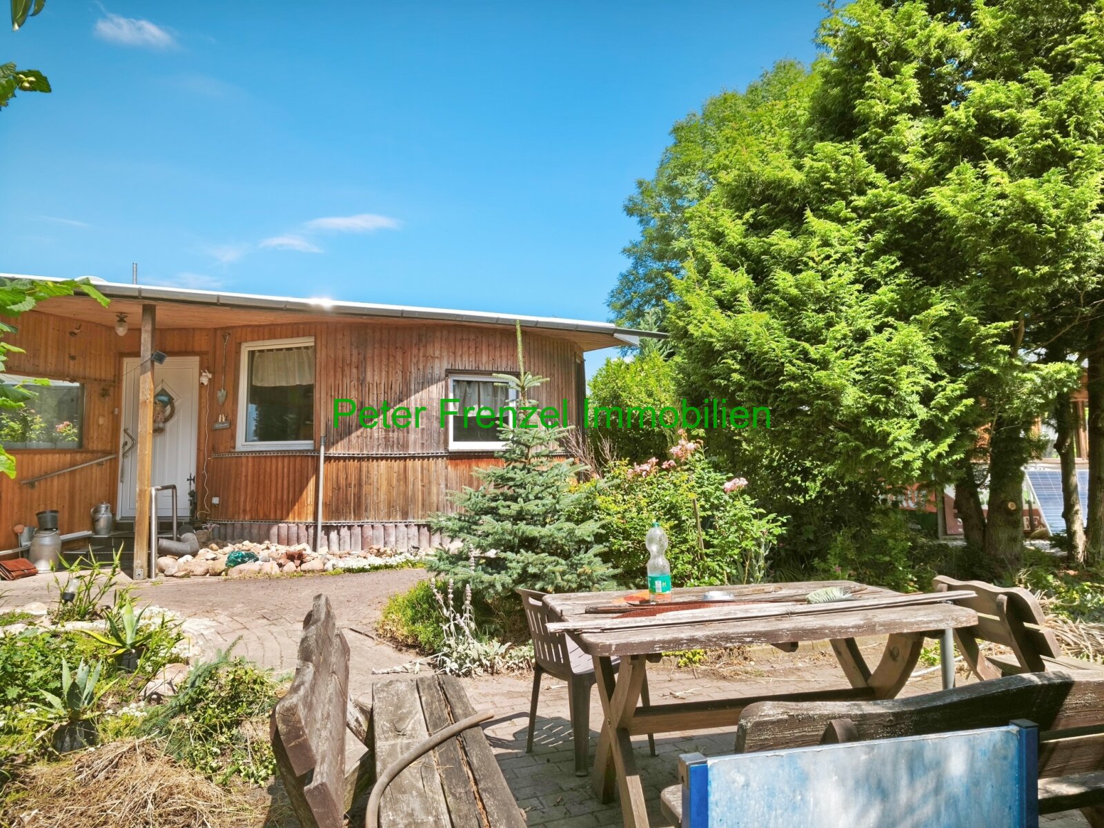 massiver Bungalow - Wochenendgrundstück - 2.930 m² - gute Ausstattung massiver Bungalow - Wochenendgrundstück - 2.930 m² - gute Ausstattung